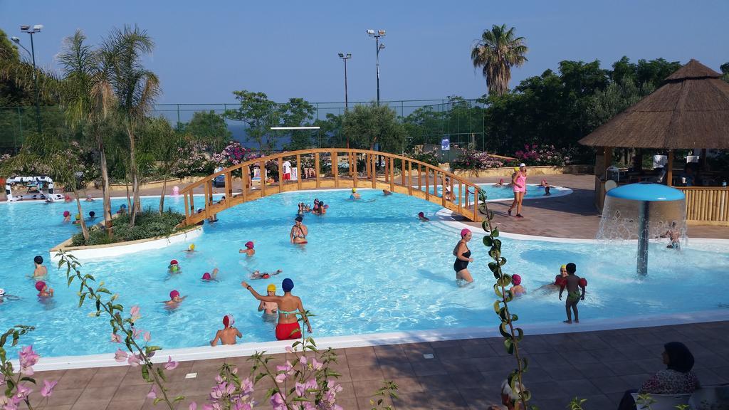 Villaggio Marinella Direttamente Sul Mare Isola Di Capo Rizzuto Dış mekan fotoğraf